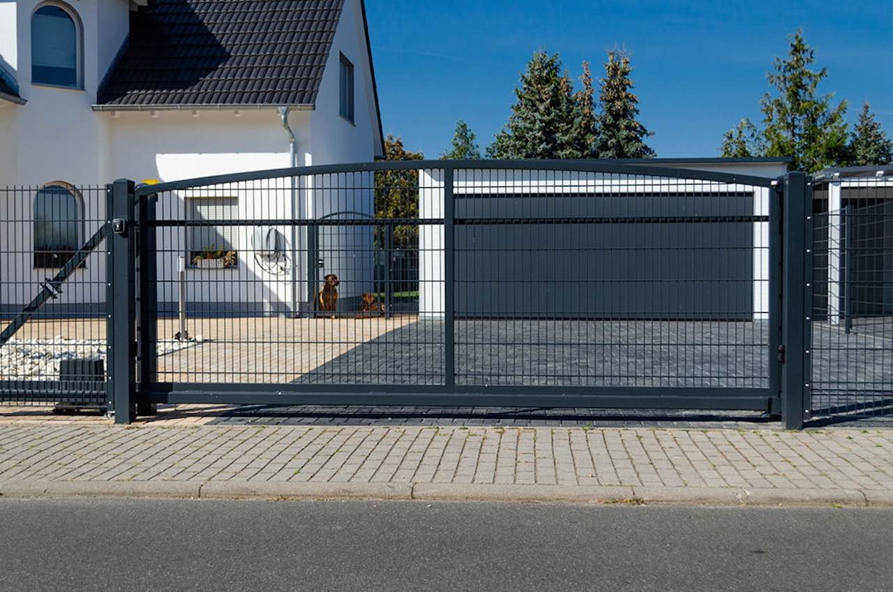 Schiebetor aus Doppelstabmatten