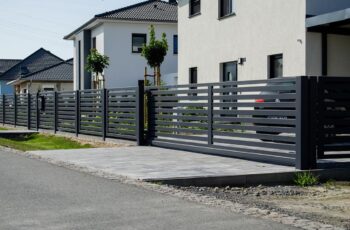 Schiebetore haben Vorteile gegenüber Drehtoren