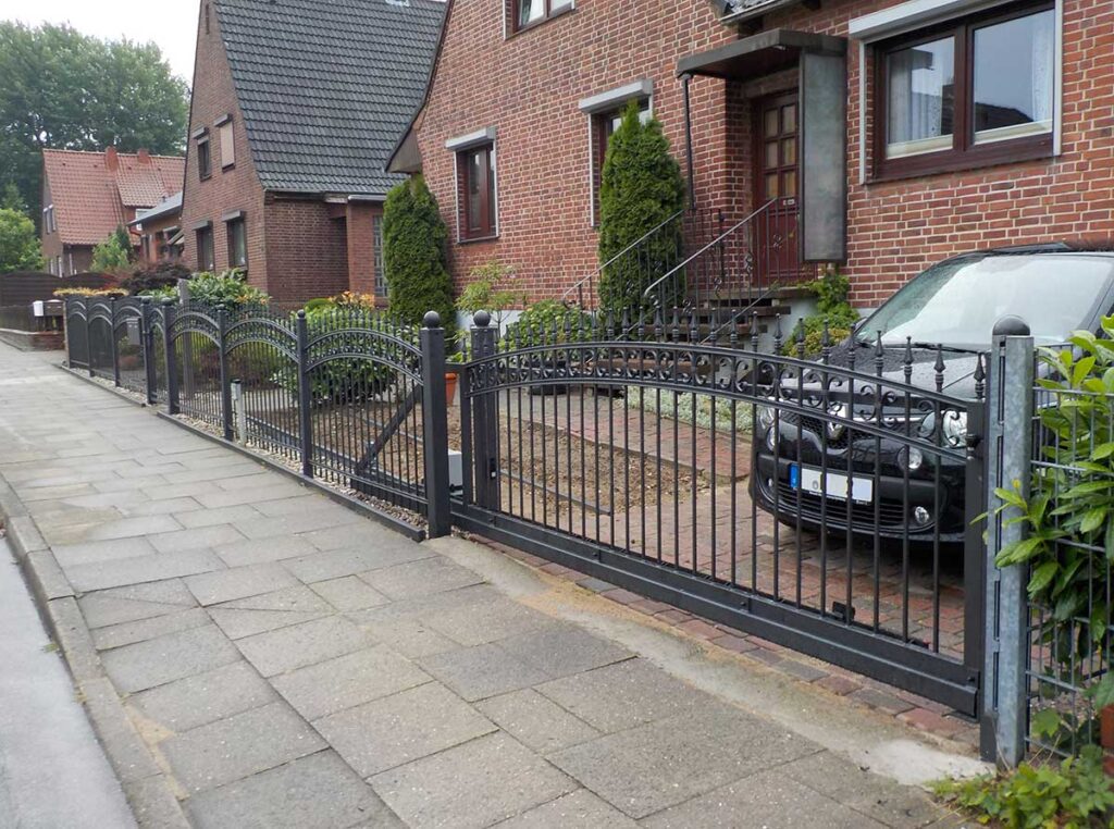 Blickdichte Einfahrtstore: Worauf ist zu achten?